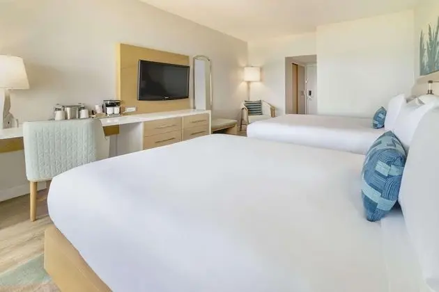 Oda, 2 Büyük (Queen) Boy Yatak, Balkon, Okyanusa Sıfır