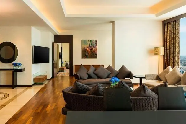 Ambassador Suite, 1 King Bed, Non Smoking, City View