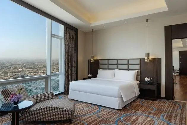 Ambassador Suite, 1 King Bed, Non Smoking, City View