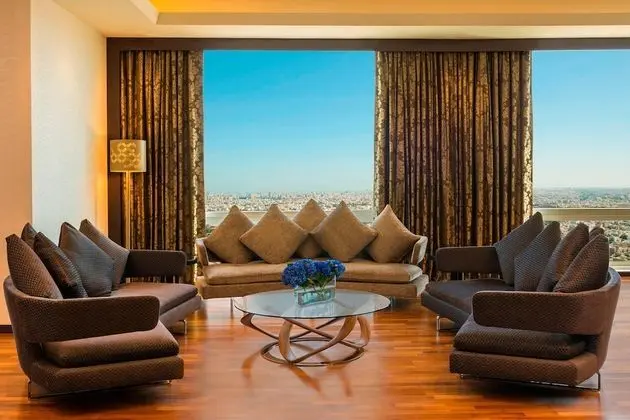 Ambassador Suite, 1 King Bed, Non Smoking, City View