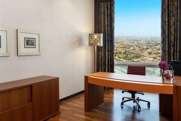 Ambassador Suite, 1 King Bed, Non Smoking, City View