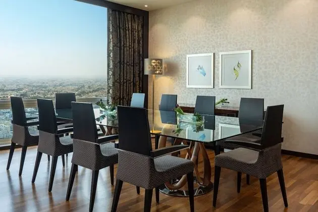 Ambassador Suite, 1 King Bed, Non Smoking, City View