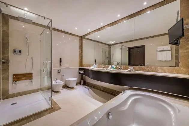 Ambassador Suite, 1 King Bed, Non Smoking, City View