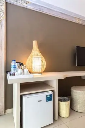 Oda, 2 Çift Kişilik Yatak, Sigara İçilmez, Havuz Manzaralı