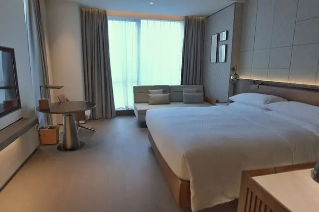 Oda, 1 En Büyük (King) Boy Yatak ve Çekyat, Şehir Manzaralı