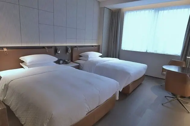 Oda, 2 Tek Kişilik Yatak, Şehir Manzaralı