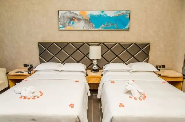 Oda, 2 Çift Kişilik Yatak, Şehir Manzaralı