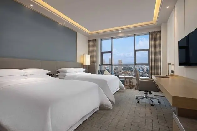Oda, 2 Çift Kişilik Yatak, Şehir Manzaralı