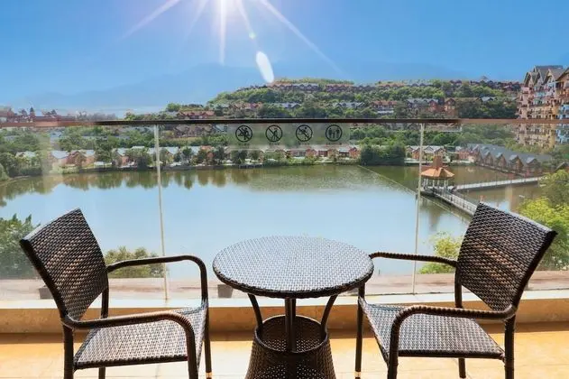 Oda, 2 Çift Kişilik Yatak, Göl Manzaralı
