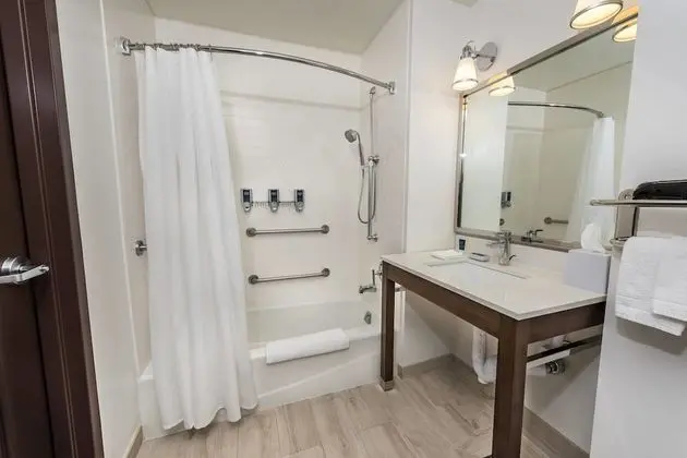 Oda, 1 En Büyük (King) Boy Yatak (Mobility Accessible, Tub)