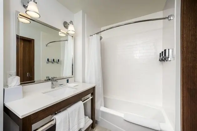 Süit, 1 Yatak Odası (Mobility Accessible, Tub)