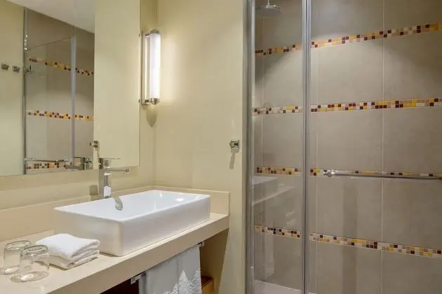 Oda, 2 Çift Kişilik Yatak, Şehir Manzaralı