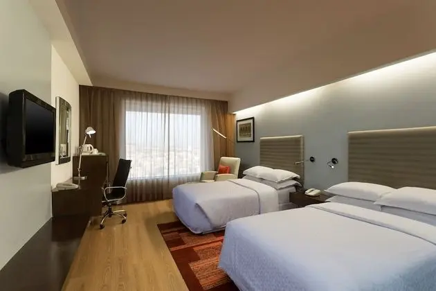Oda, 2 Tek Kişilik Yatak, Sigara İçilmez, Şehir Manzaralı