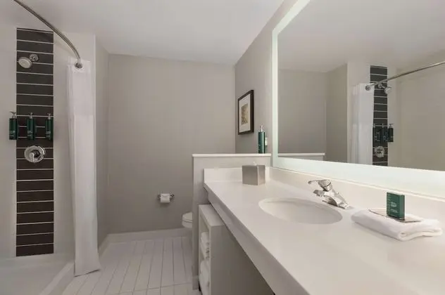Oda, 2 Büyük (Queen) Boy Yatak