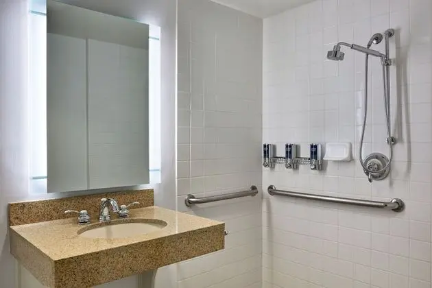 Oda, 1 En Büyük (King) Boy Yatak (Mobility/Hearing Accessible, Tub)