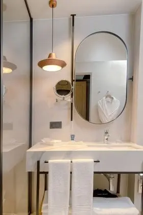 Premium Oda, 1 En Büyük (King) Boy Yatak, Sigara İçilmez, Köşe