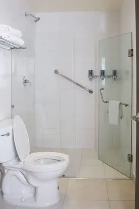 Oda, 2 Büyük (Queen) Boy Yatak