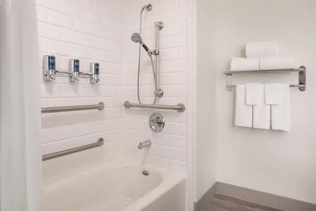Oda, 2 Büyük (Queen) Boy Yatak (Mobility/Hearing Accessible, Tub)