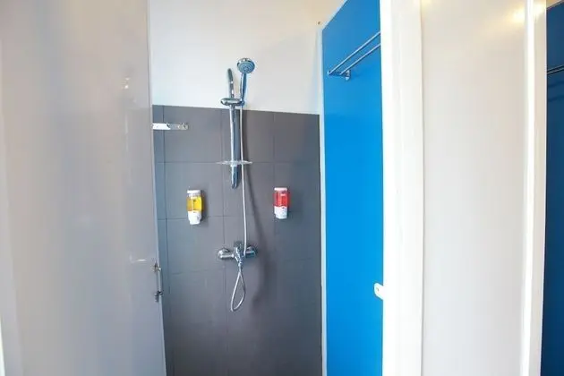 1 bed in 10-bed dormitory (mixed)