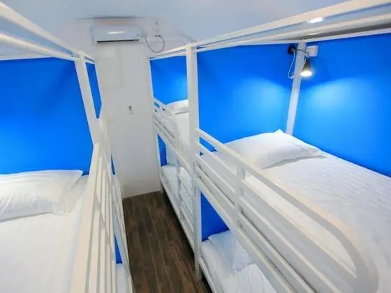 1 single bed in 4 beds room