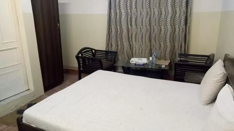 Standard Tek Büyük Yataklı Oda
