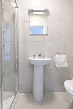 Dört Kişilik Oda, Banyolu/Duşlu