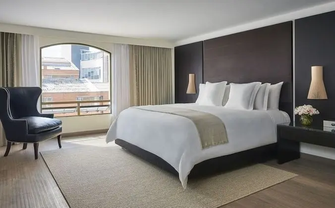 Four Seasons Executive Suite