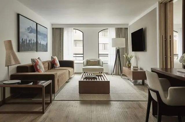 Four Seasons Executive Suite