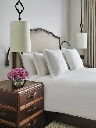 One-Bedroom Suite with Balcony