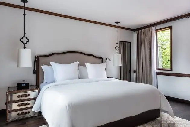 One-Bedroom Suite with Balcony