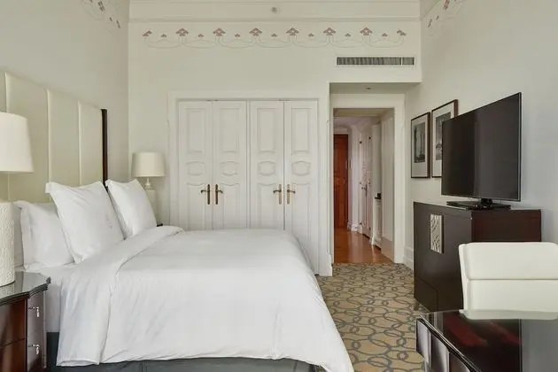 Danube River View Room, 1 King Bed