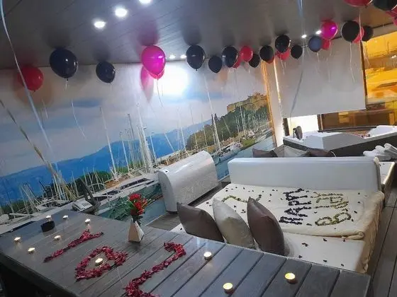 Yacht, 1 King Bed, Smoking, Pool View