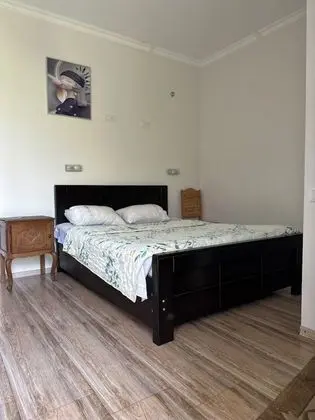 Üç Kişilik Oda, Bahçe Manzaralı