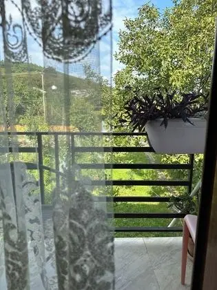 Üç Kişilik Oda, Bahçe Manzaralı