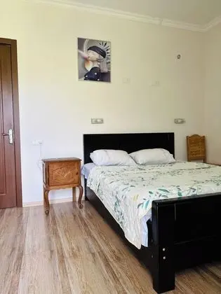 Üç Kişilik Oda, Bahçe Manzaralı