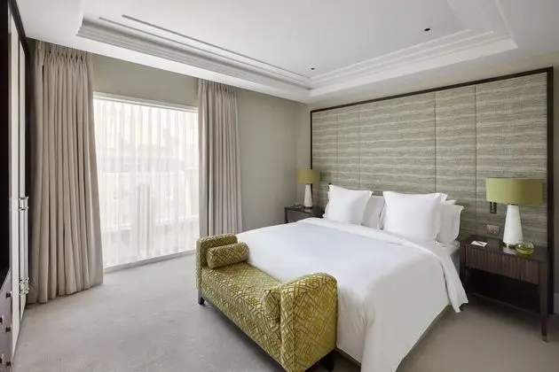 Oda, Sigara İçilmez (The Crown Residence)
