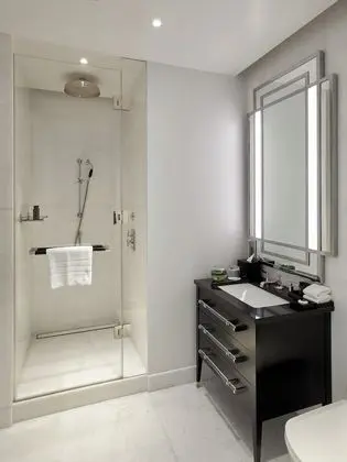 Oda, Sigara İçilmez (The Crown Residence)