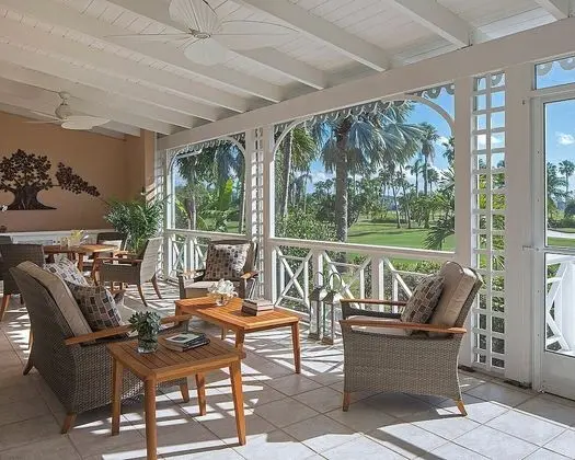 2 Bedroom Palm Grove Residence with Pool