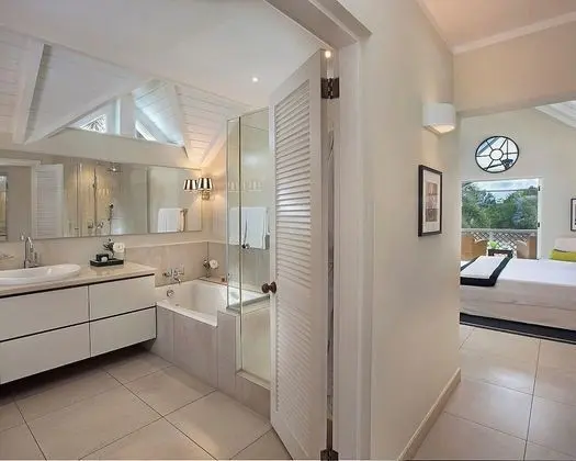 2 Bedroom Palm Grove Residence with Pool