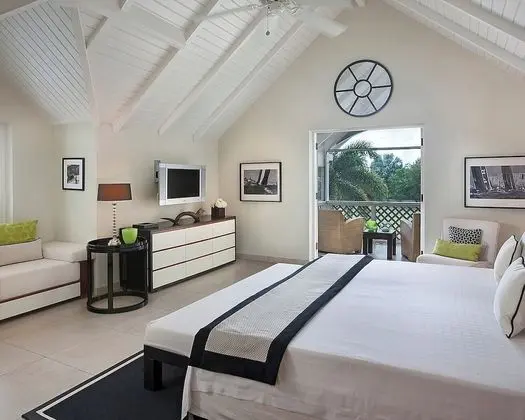 2 Bedroom Palm Grove Residence with Pool