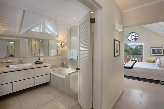 2 Bedroom Palm Grove Residence with Pool