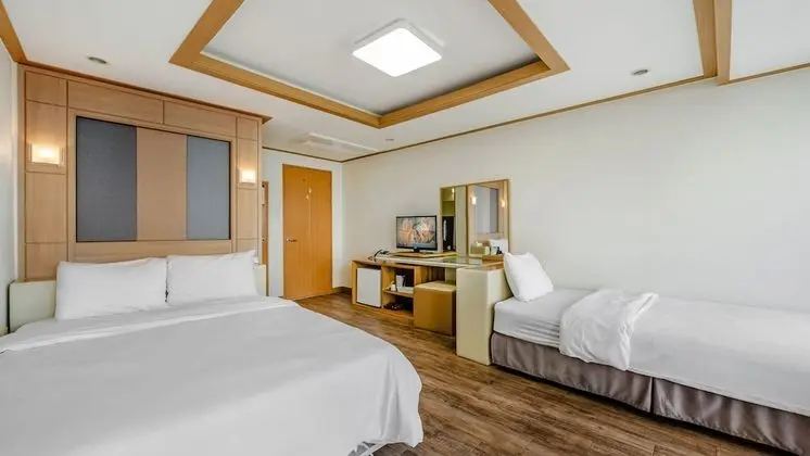Ocean Two Bed (Room randomly assigned)