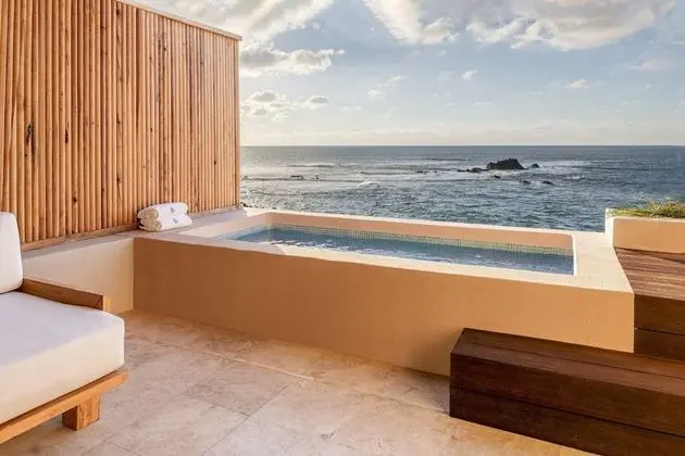 Oceanfront Plunge Pool Casita King
