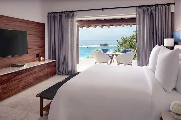 Oceanfront Plunge Pool Suite