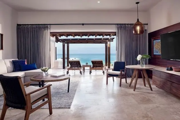 Oceanfront Plunge Pool Suite