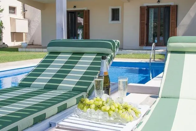 Grand Villa, 2 Yatak Odası, Kişiye Özel Havuzlu, Bahçeli