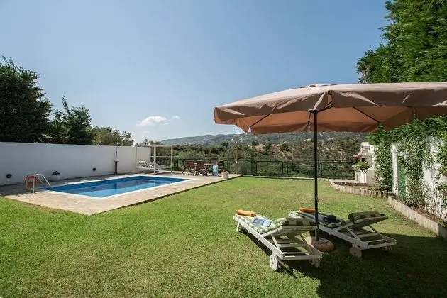 Grand Villa, 2 Yatak Odası, Kişiye Özel Havuzlu, Bahçeli