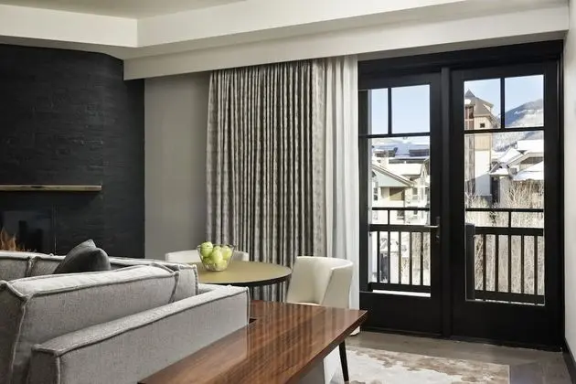 Süit, 1 Yatak Odası, Engellilere Uygun (Village View King Bed)