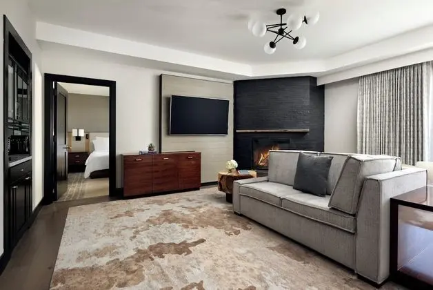 Süit, 1 Yatak Odası, Engellilere Uygun (Village View King Bed)
