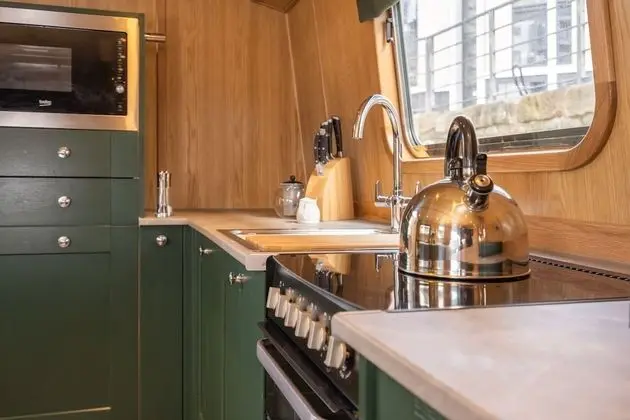 Luxury Kulübe (Camillia Houseboat)